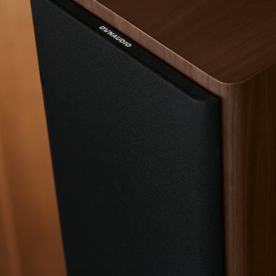 1200x1200px_DynaudioFocus50_Walnut_02-1
